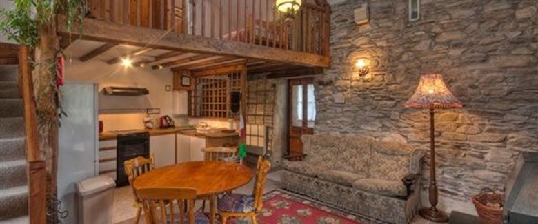 Ty'r Beudy Hillside Cottage